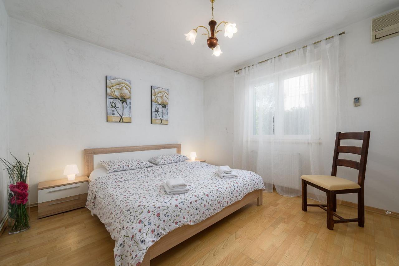 Apartman Inteuro ポレッチ エクステリア 写真
